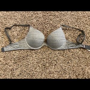 32 B